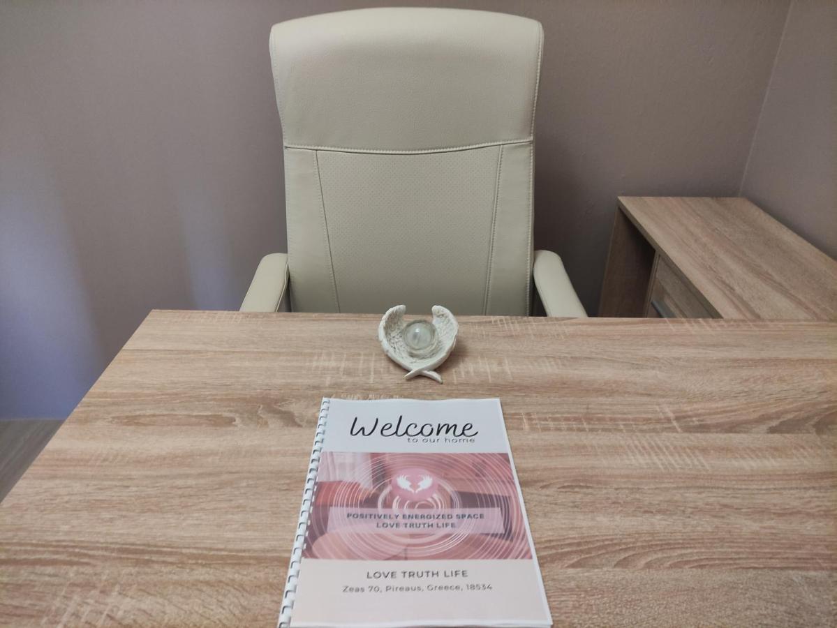 Love Truth Life Apartment Piraeus Bagian luar foto