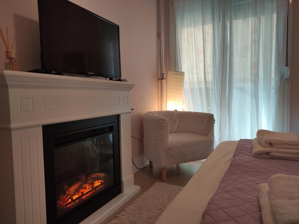 Love Truth Life Apartment Piraeus Bagian luar foto