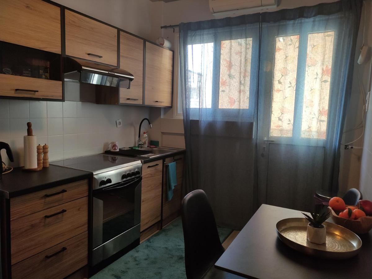 Love Truth Life Apartment Piraeus Bagian luar foto