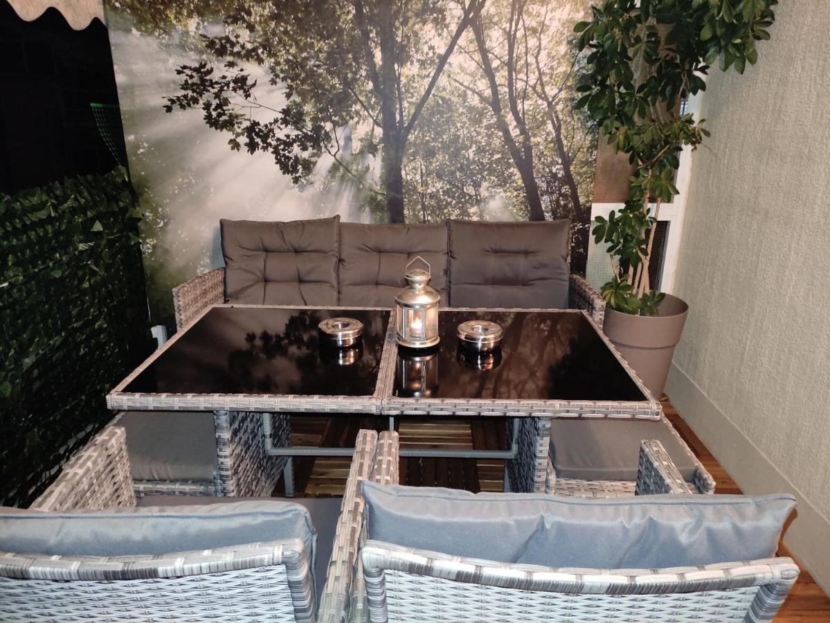 Love Truth Life Apartment Piraeus Bagian luar foto